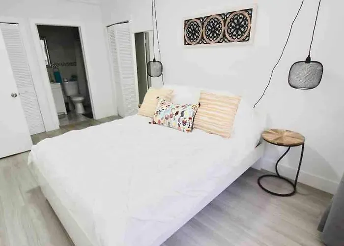 Modern And Cozy Apartment Steps From The Beach